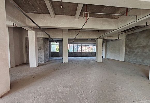 江陽(yáng)區(qū)況場(chǎng)鎮(zhèn)(佳鴻首創(chuàng)銘都)營(yíng)業(yè)房和車(chē)位整體拍賣(mài)